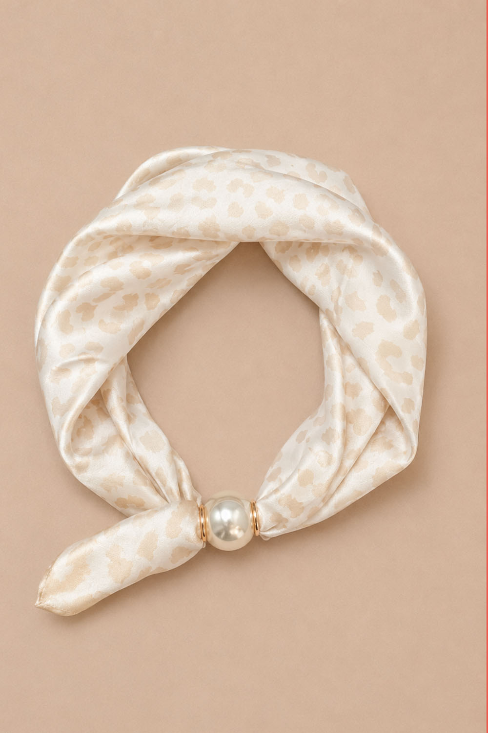 FOULARD MIT MAGNET VIERECK MIT LEO
